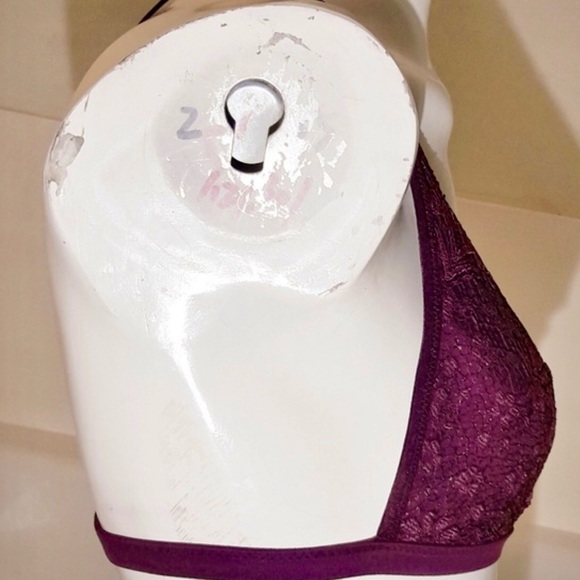 VICTORIAS SECRET BRA - Picture 2 of 3